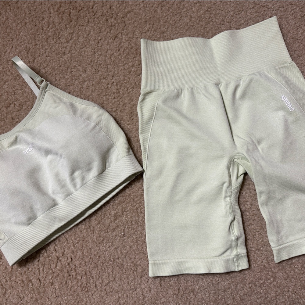 Gymshark Flex Cycling Shorts & Bra SET! Light Green